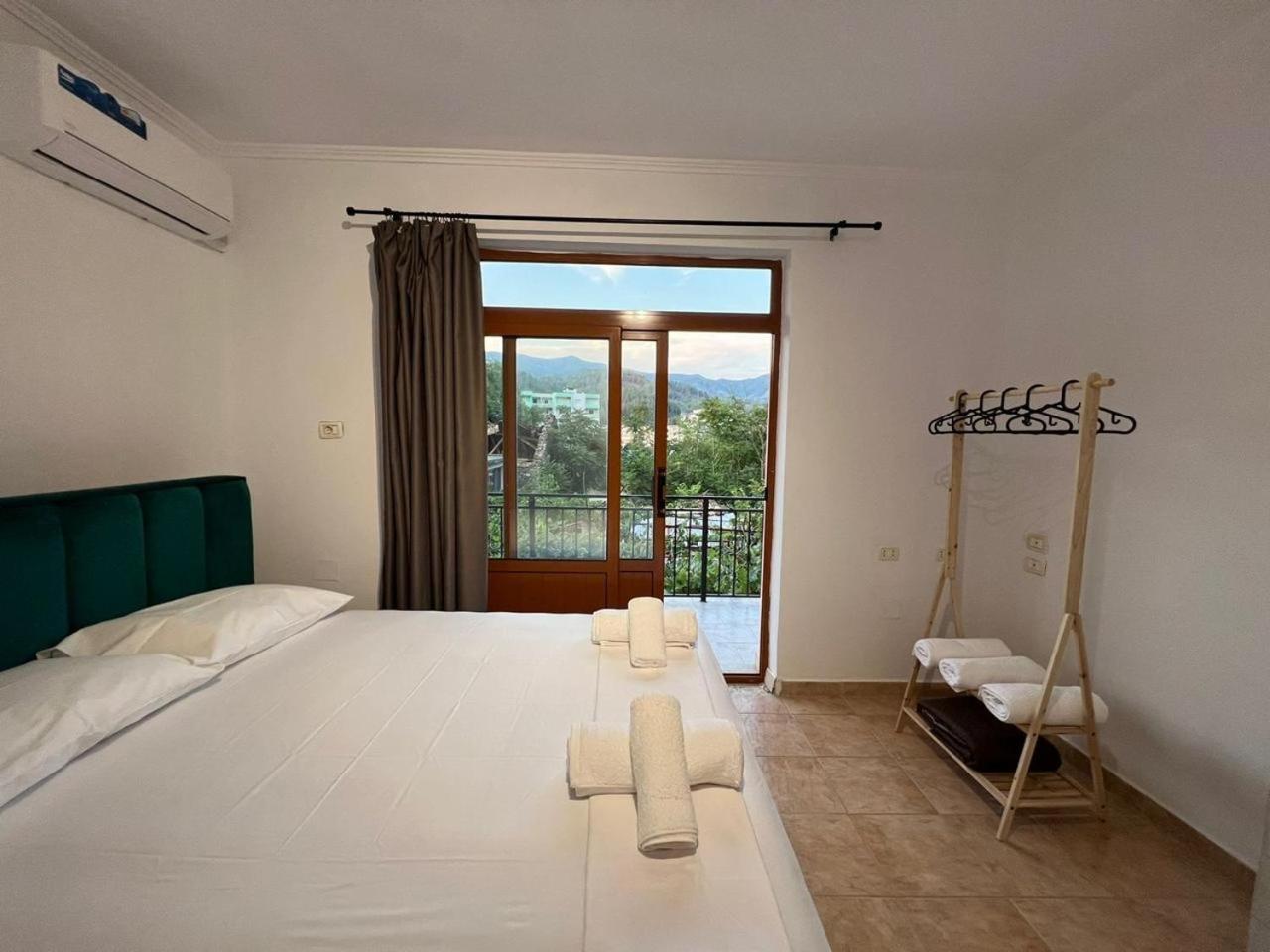 Sajmir Suites Përmet エクステリア 写真