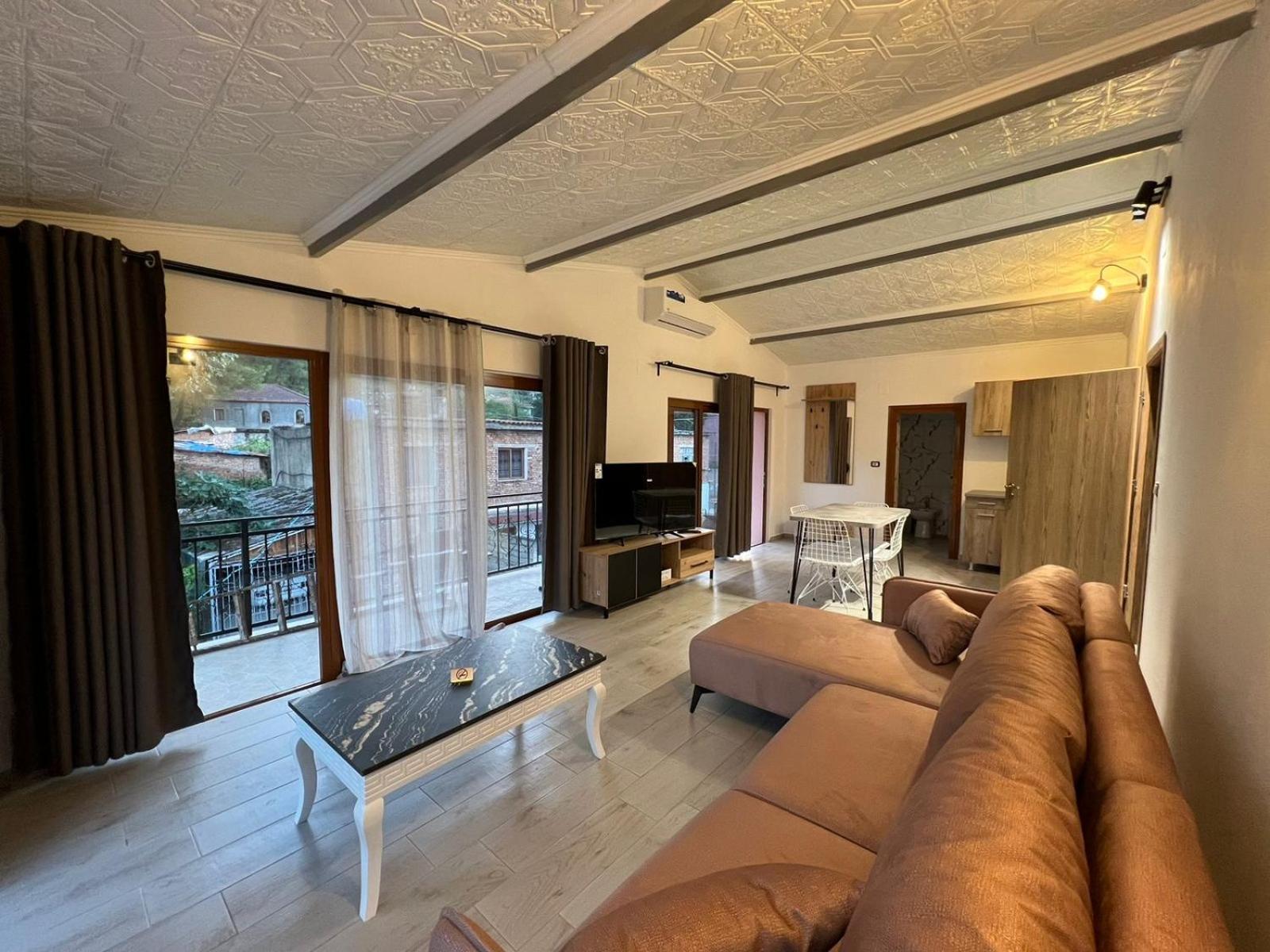 Sajmir Suites Përmet エクステリア 写真