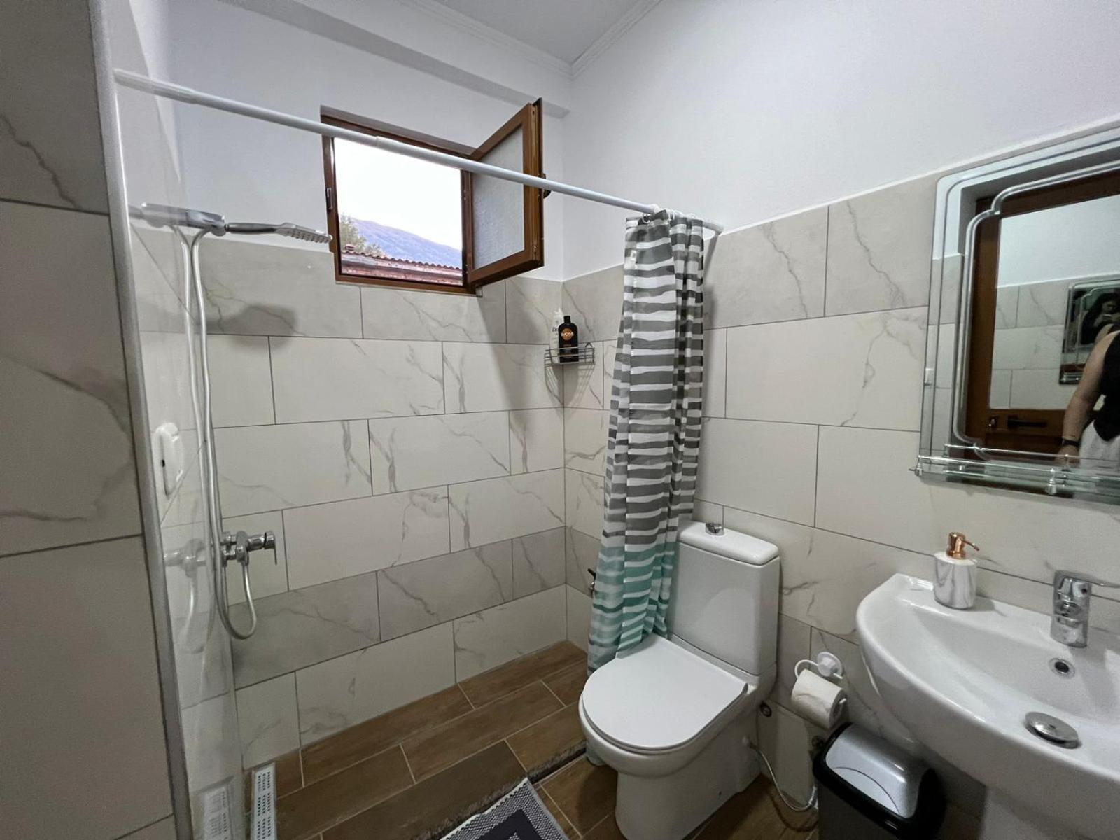 Sajmir Suites Përmet エクステリア 写真